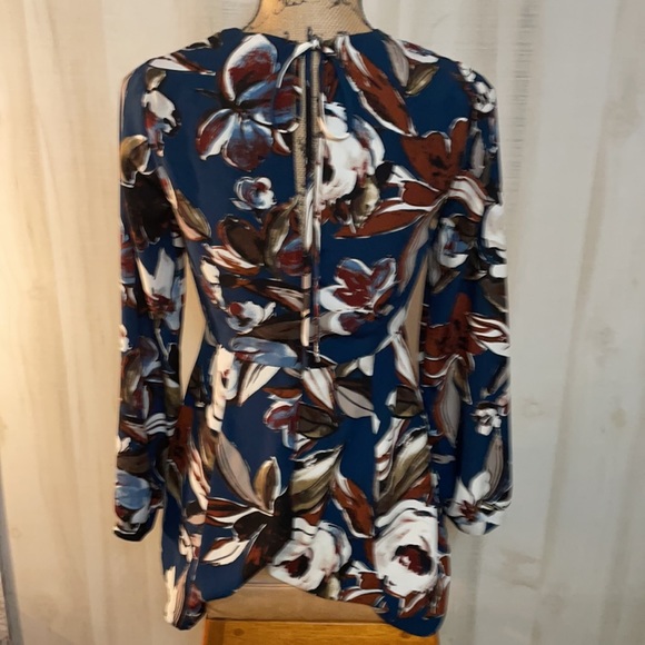 Lush Romper - Size 8.      S22 - Picture 4 of 5